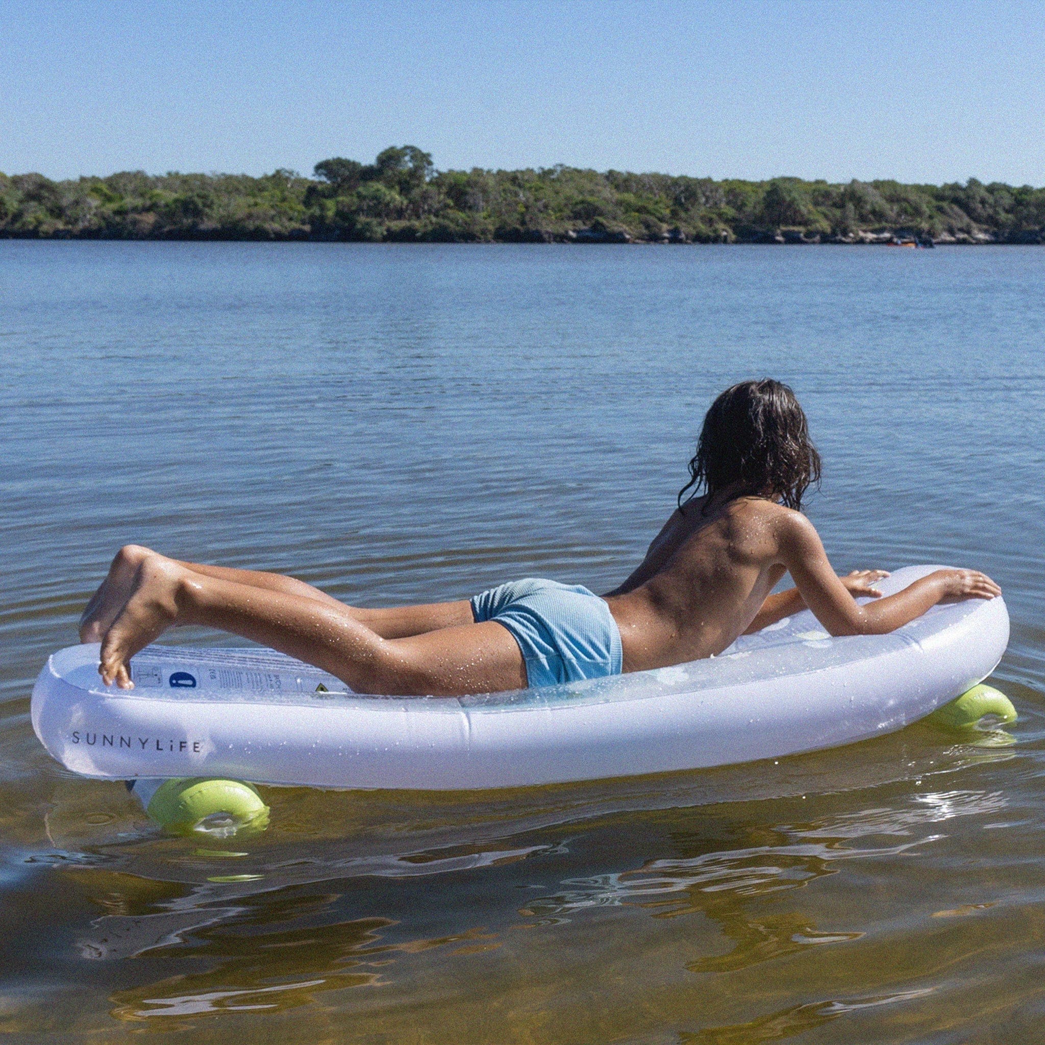 Sunnylife Kids The Sea Skateboard Float in Blue (150cm)