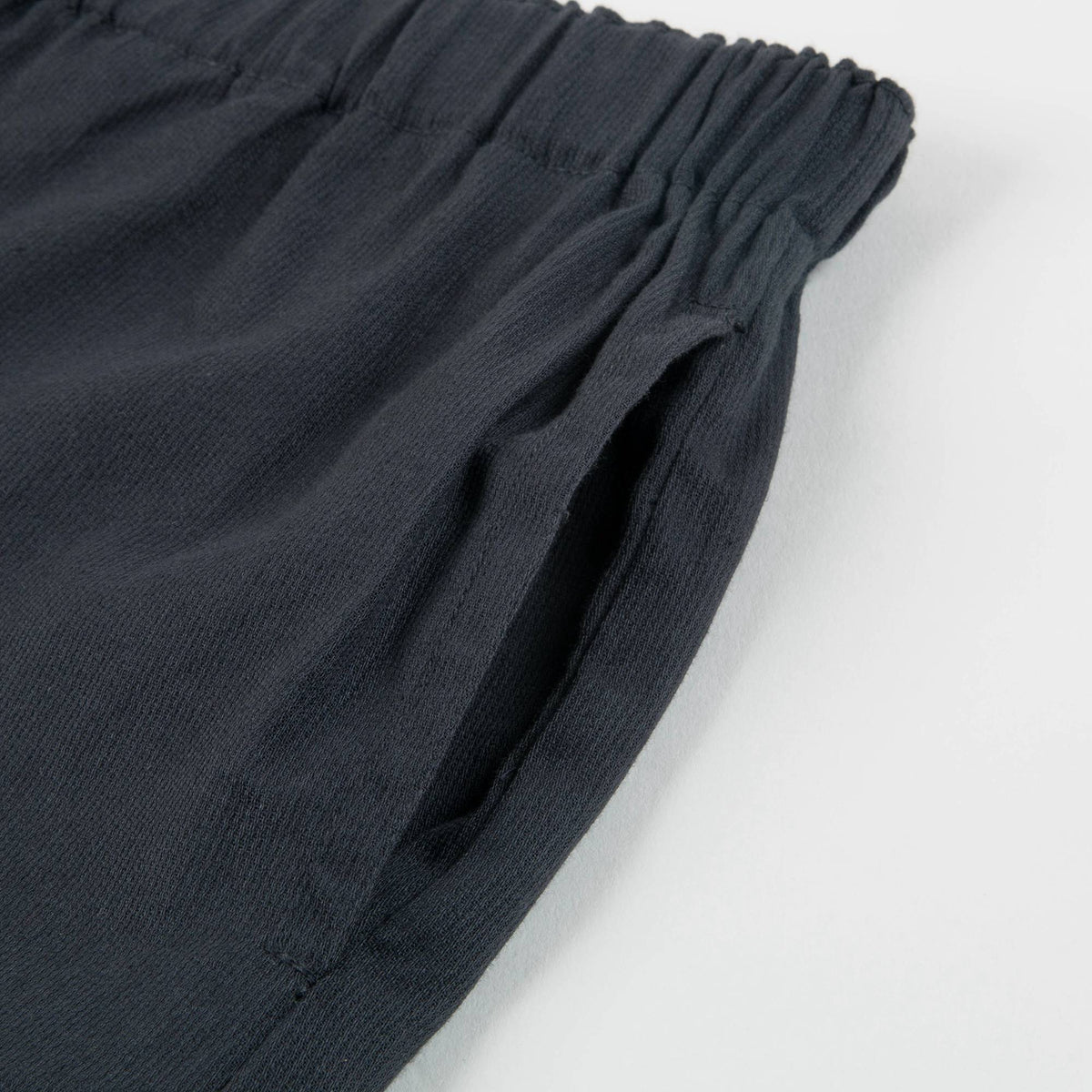 Short noir pour fille