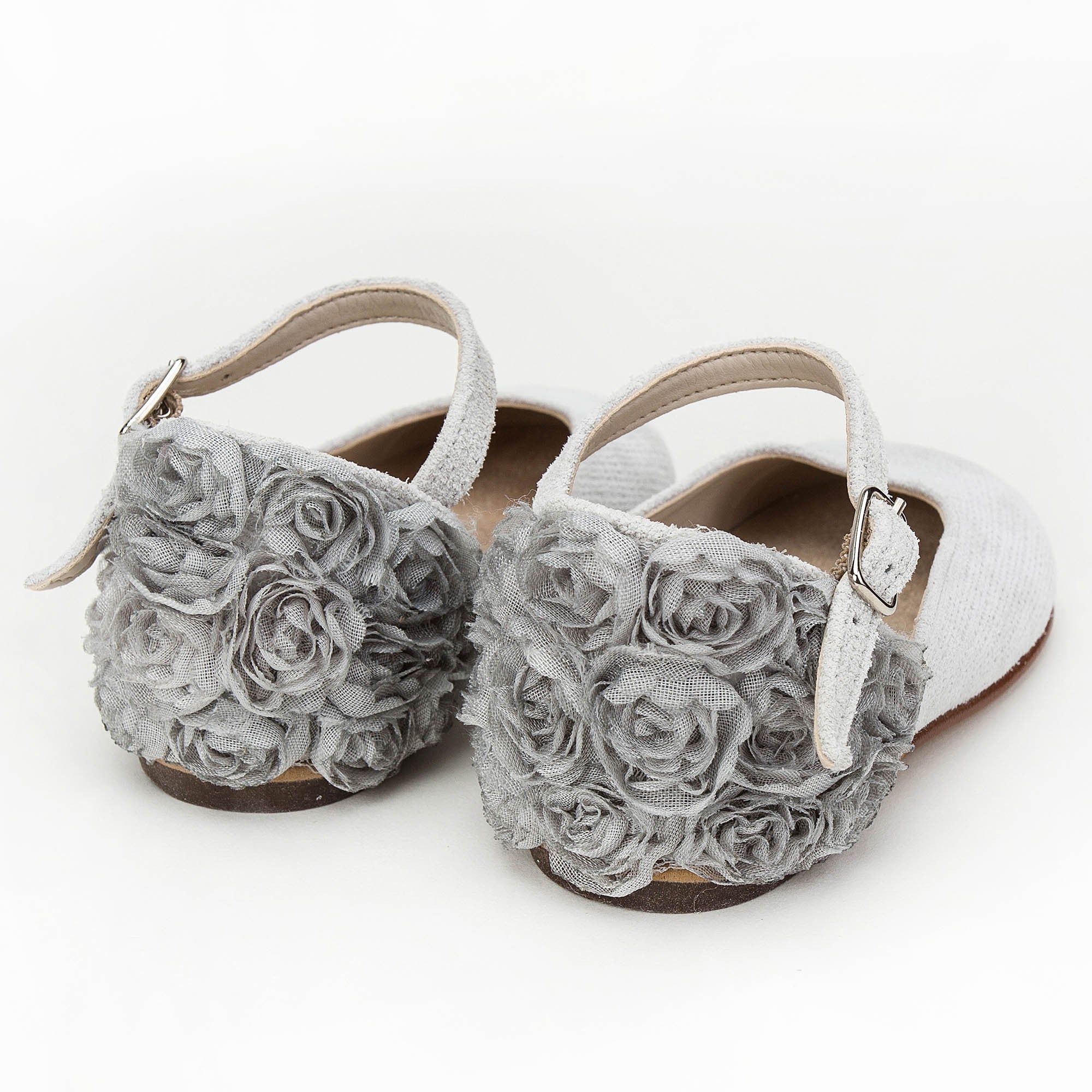 Ballerines grises en cuir à talons avec fleurs en mousseline pour fille