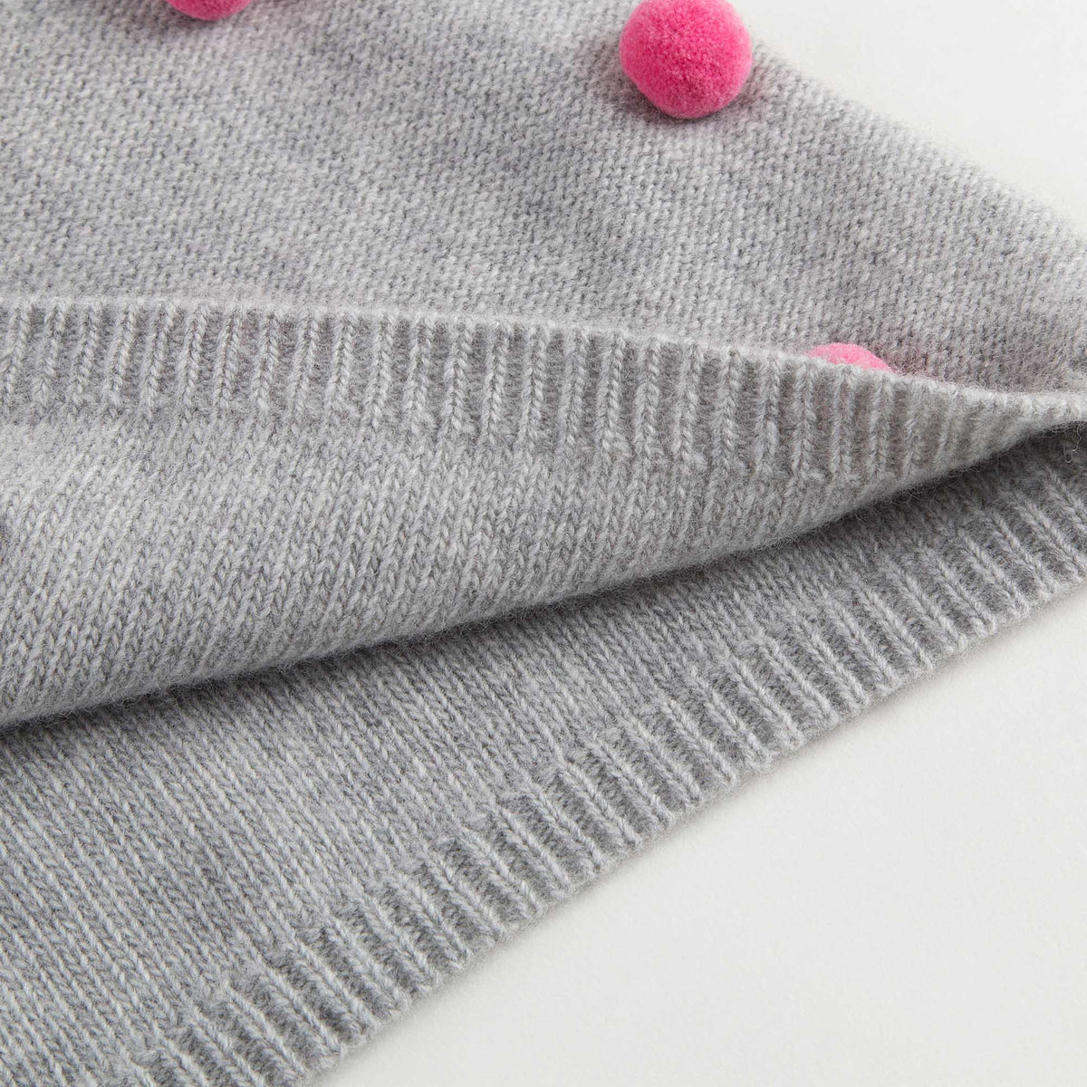 Robe tricotée en laine grise pour bébé fille avec pompons