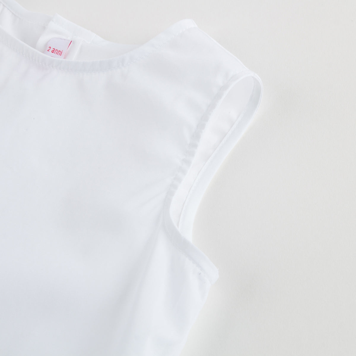 Haut blanc sans manches pour filles
