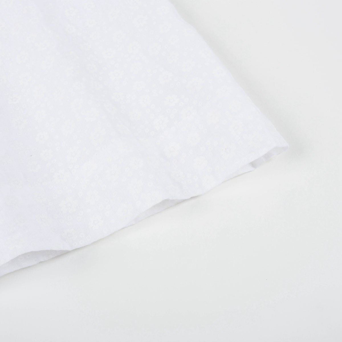 Robe blanche à fines bretelles pour fille