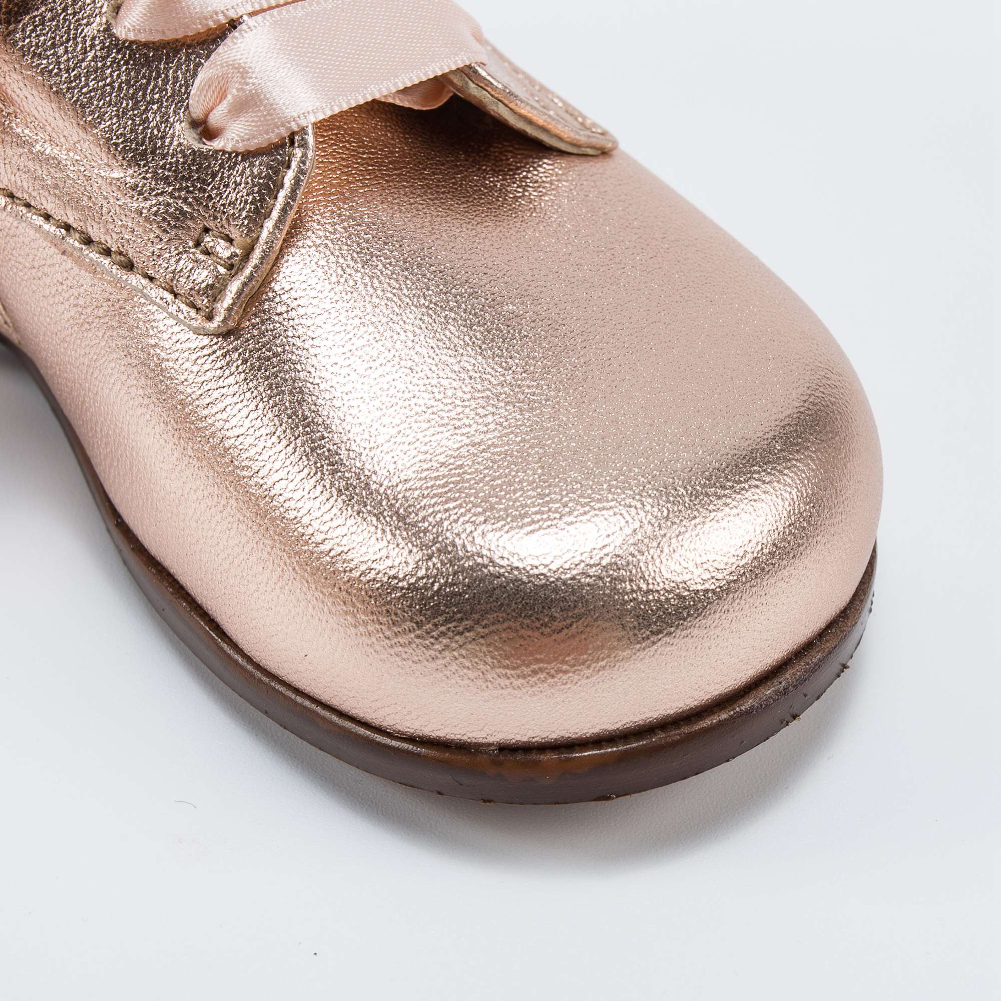 Chaussures dorées pour bébés filles
