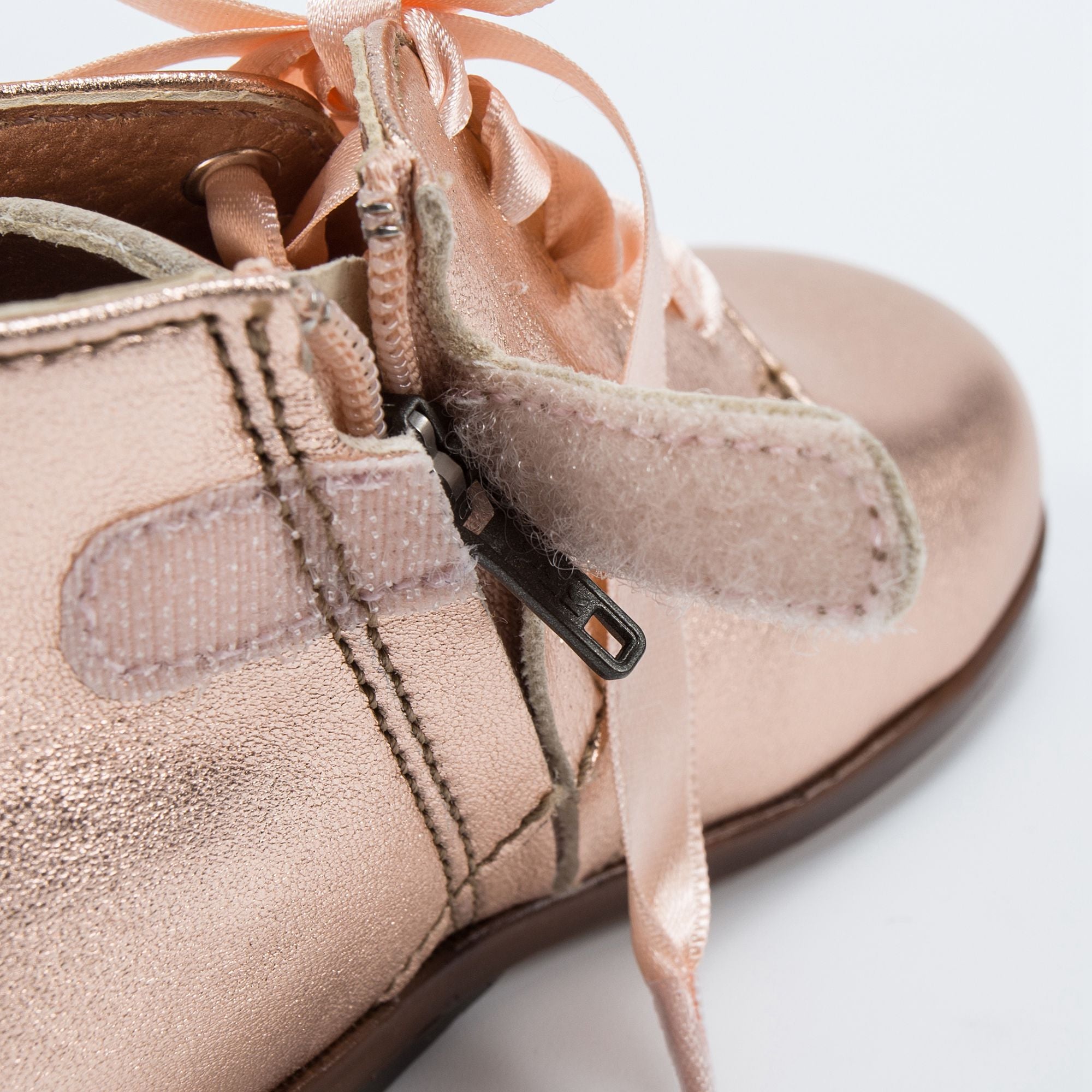 Chaussures dorées pour bébés filles