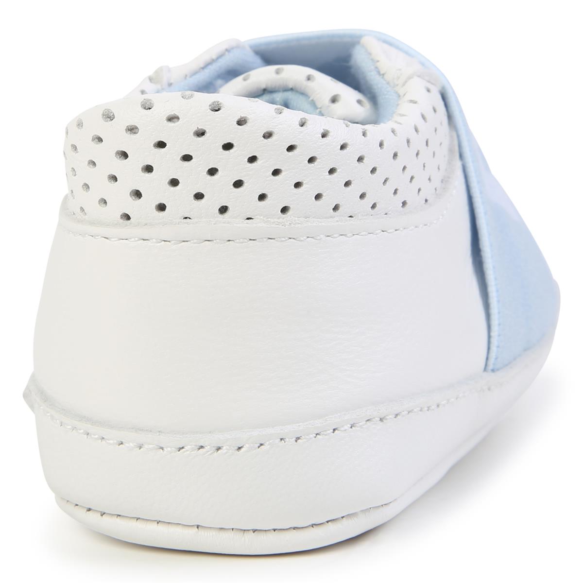Chaussures plates blanches pour bébé garçon