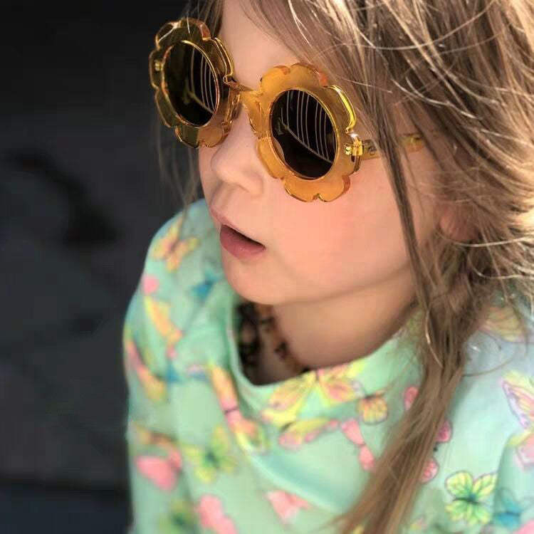 Lunettes de soleil jaunes en forme de lutin « Pixie »