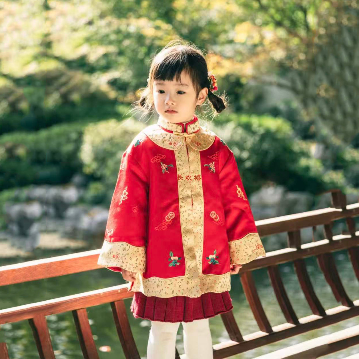 女童红色"百瑞花神"刺绣外套