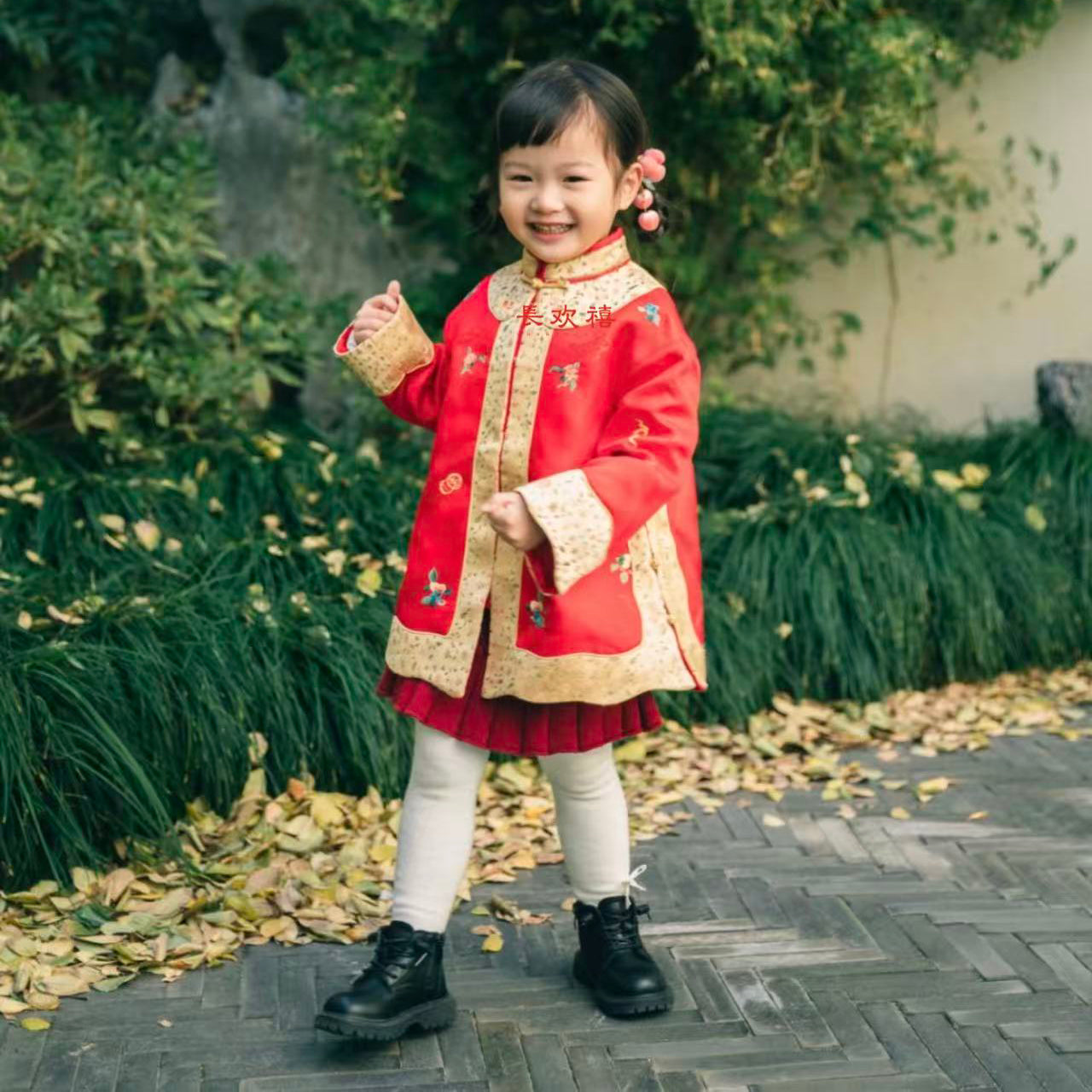 女童红色"百瑞花神"刺绣外套