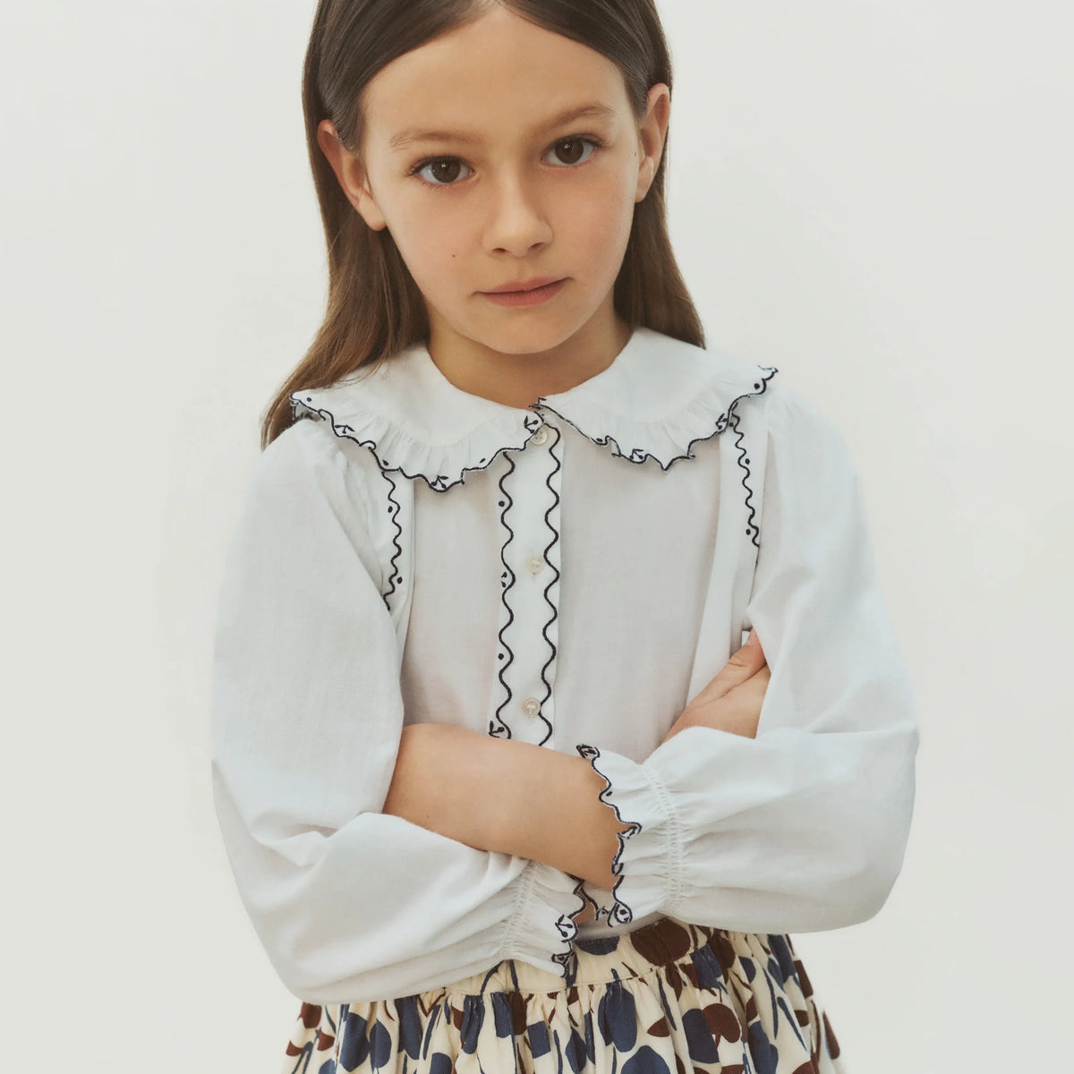 Chemise en coton brodée de cerises blanches pour fille