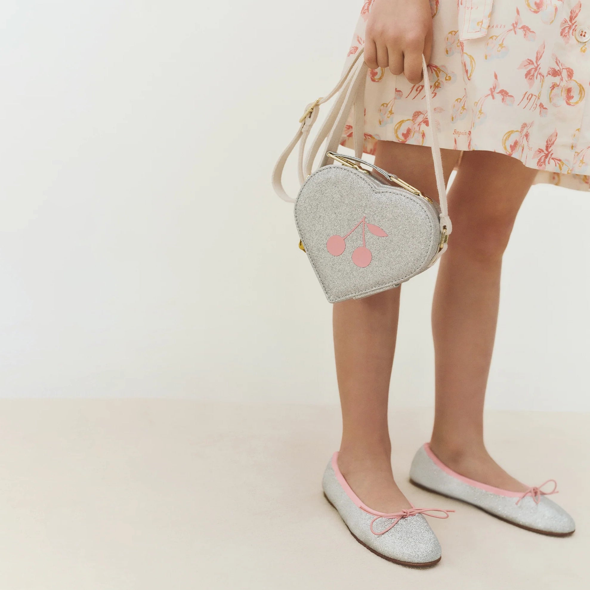 Girls Silver Heart Shoulder Bag(13.5x12x5.5 cm)