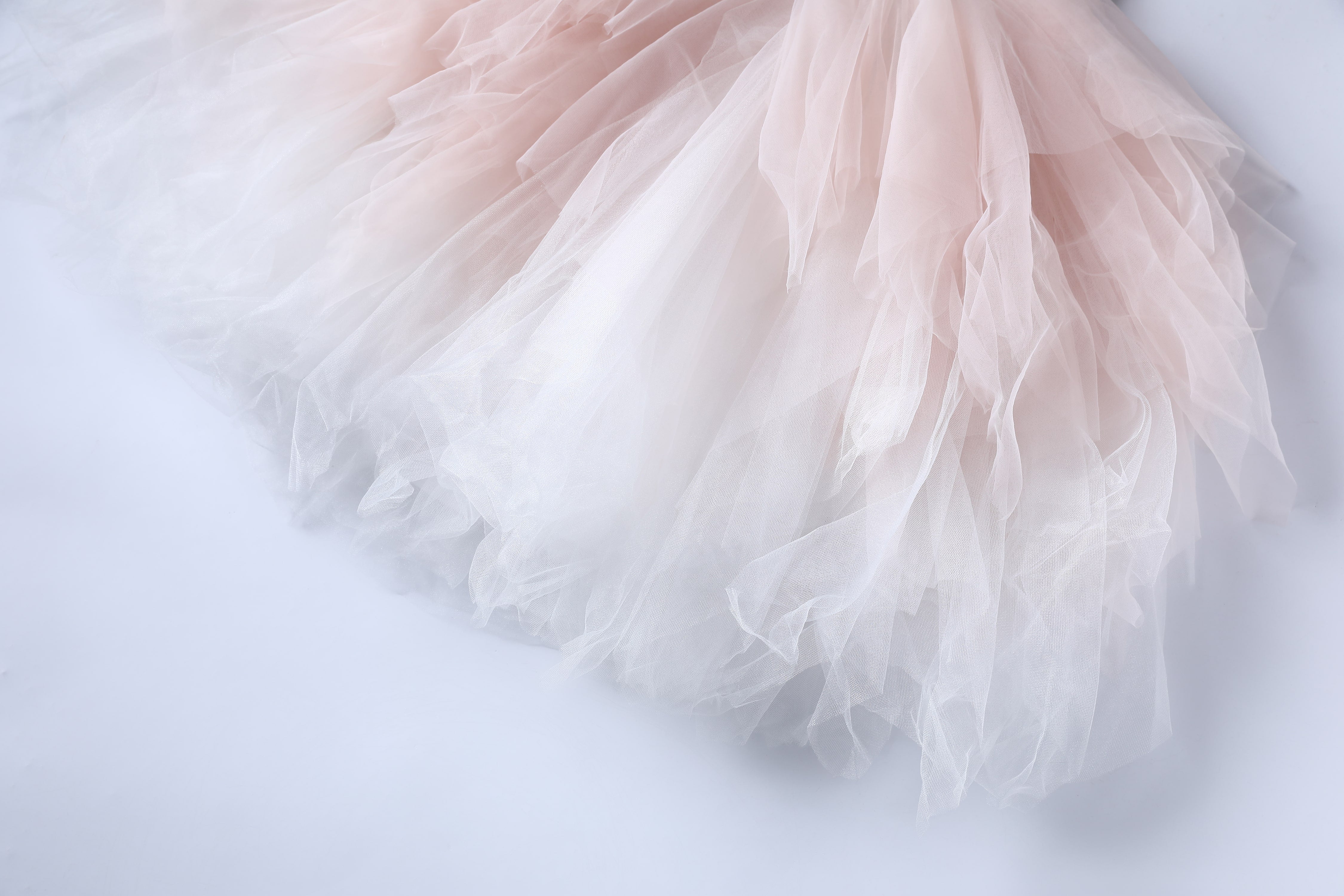 女童粉色斜肩羽毛渐变礼服裙