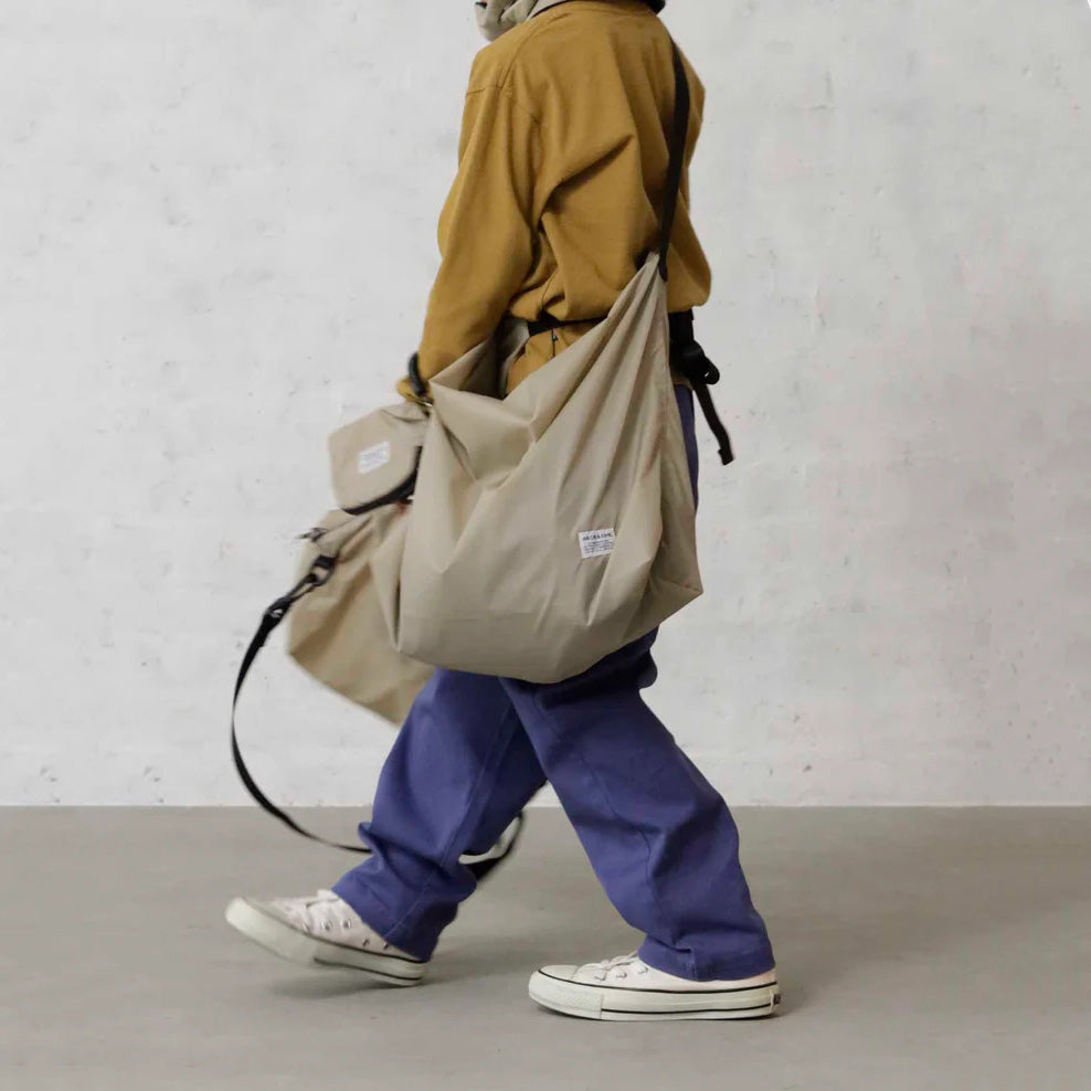 Beige Crossbody Bag(宽44x高34x深13cm)
