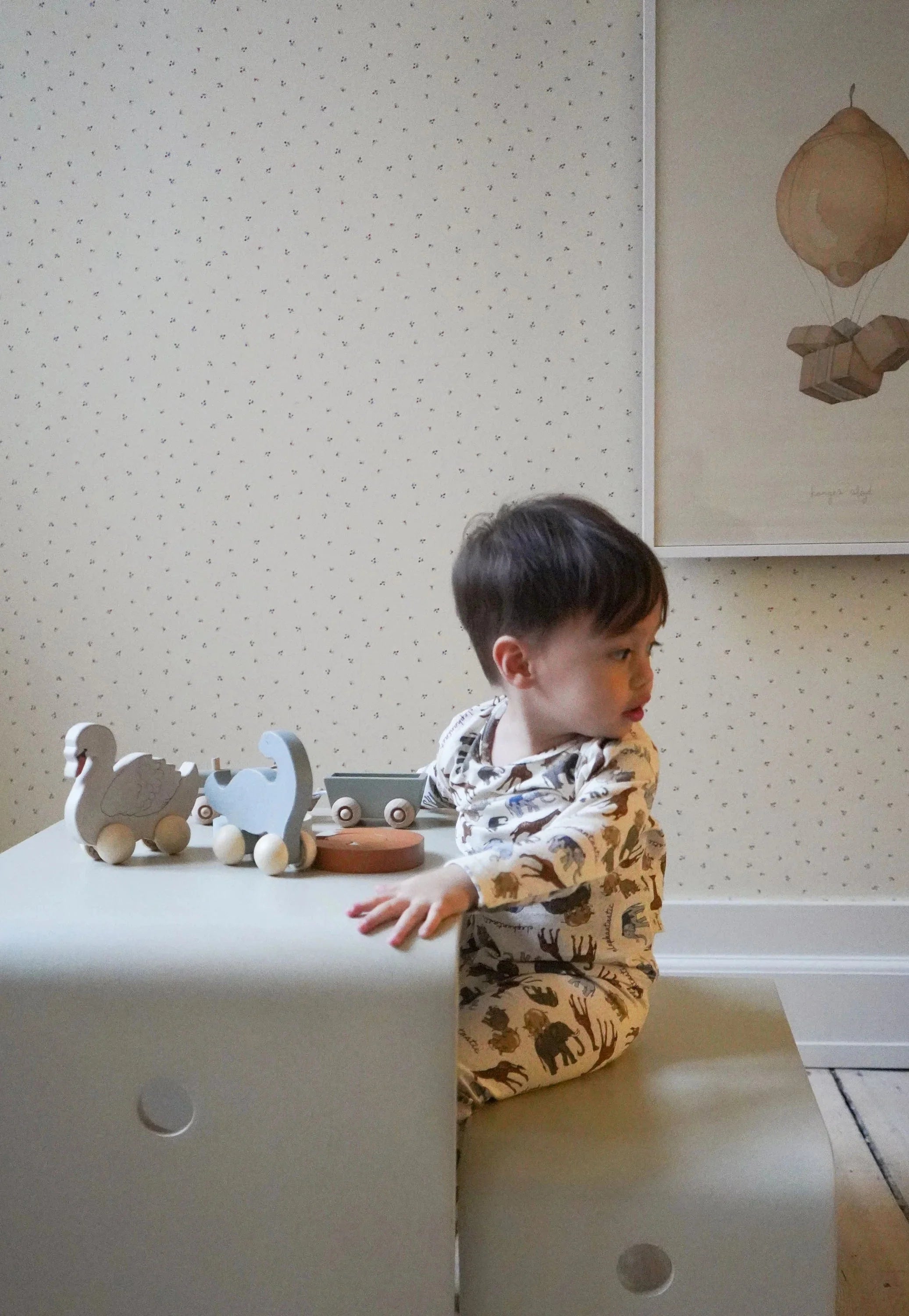 Konges Sløjd Baby Rolling Swan Wooden Toy in Ivory