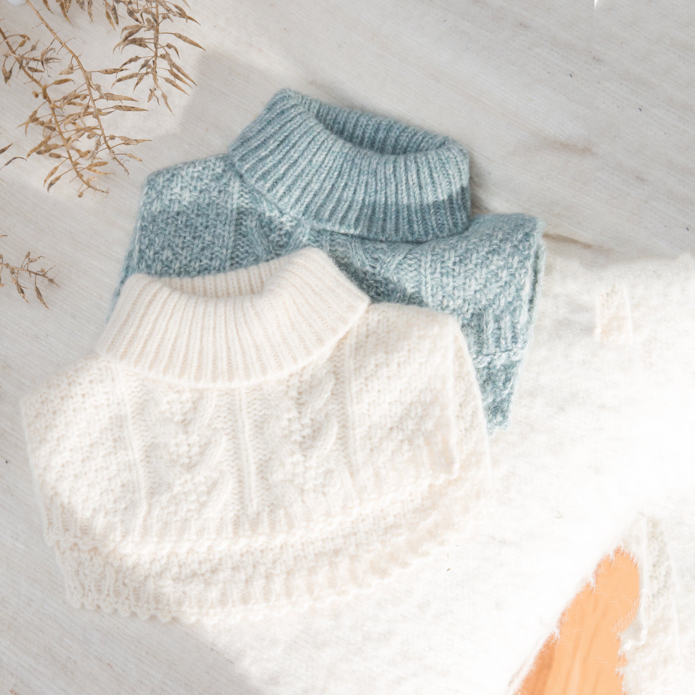 Girls White Wool Scarf