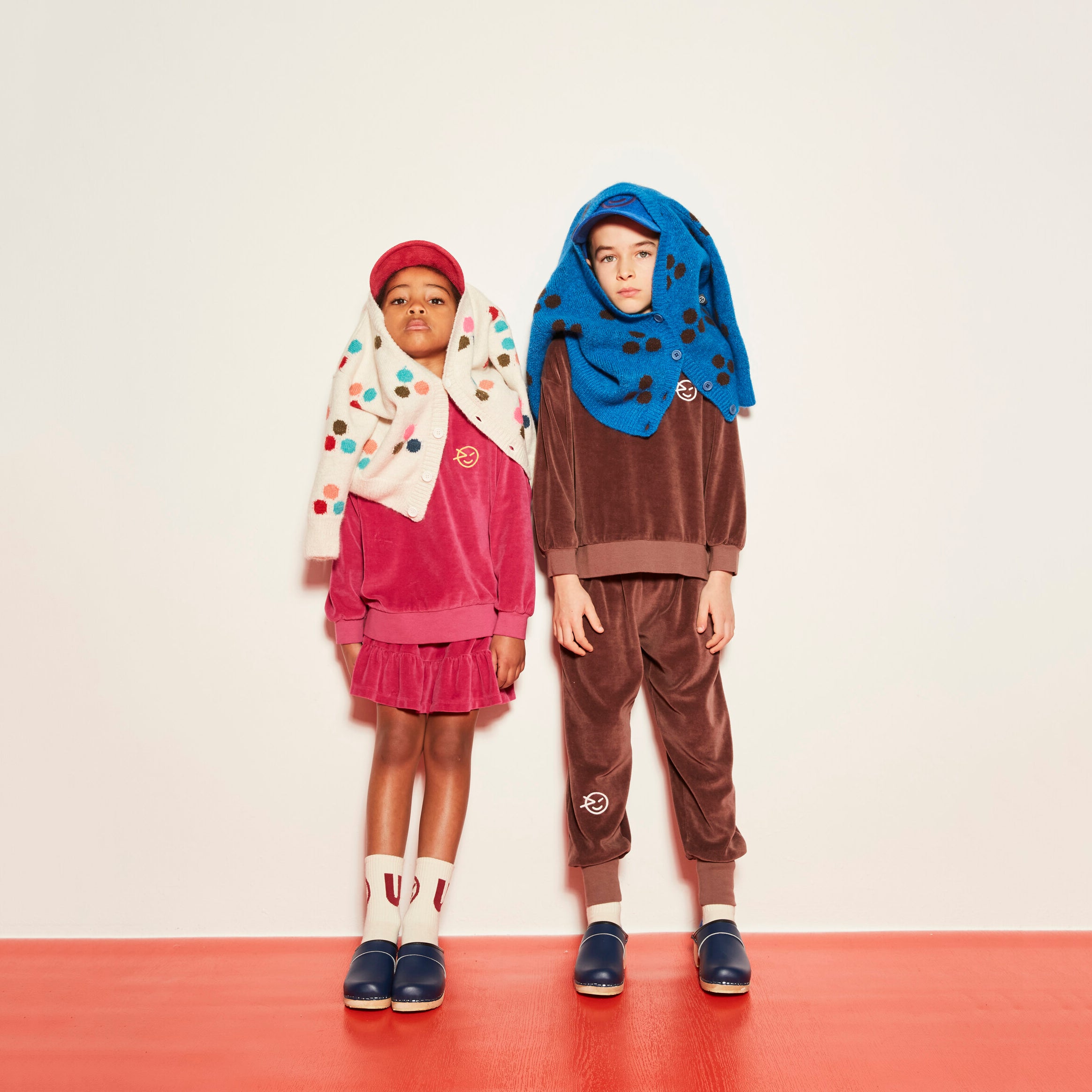 新品未使用the Virgins embroidery velvet sweat Boys & Girls Brown Velvet Sweatshirt
