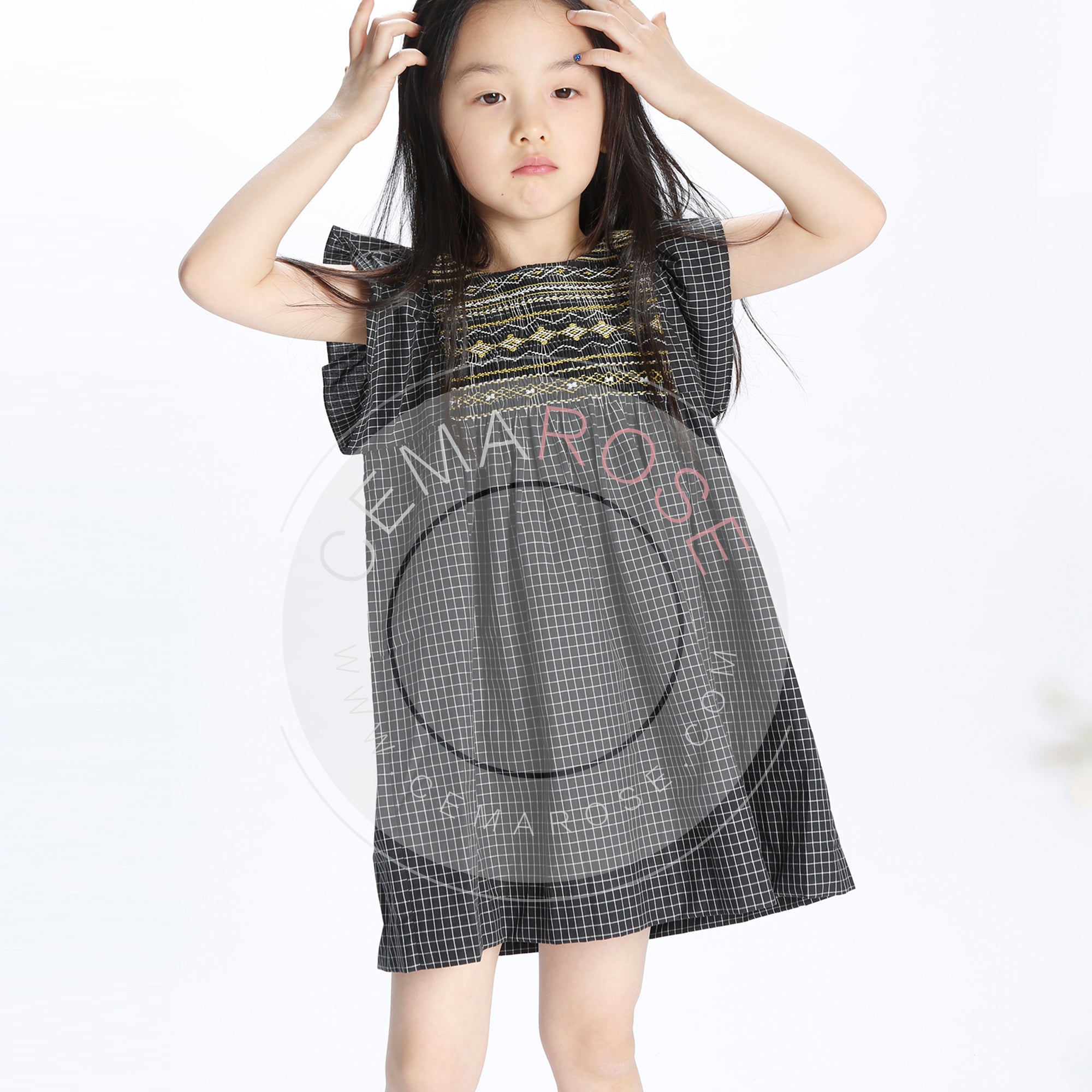 女童黑色格子连衣裙