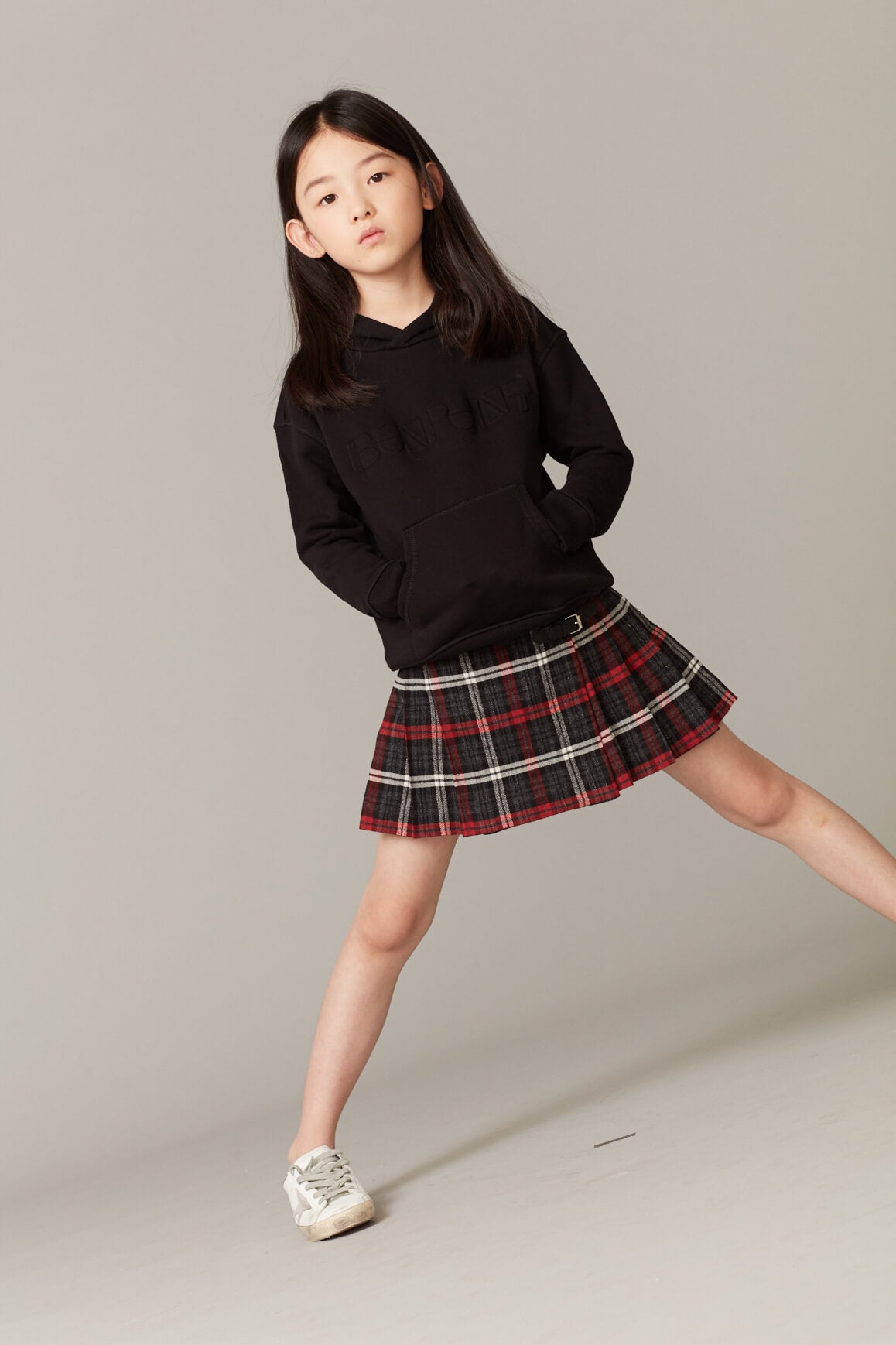 女童黑色连帽卫衣