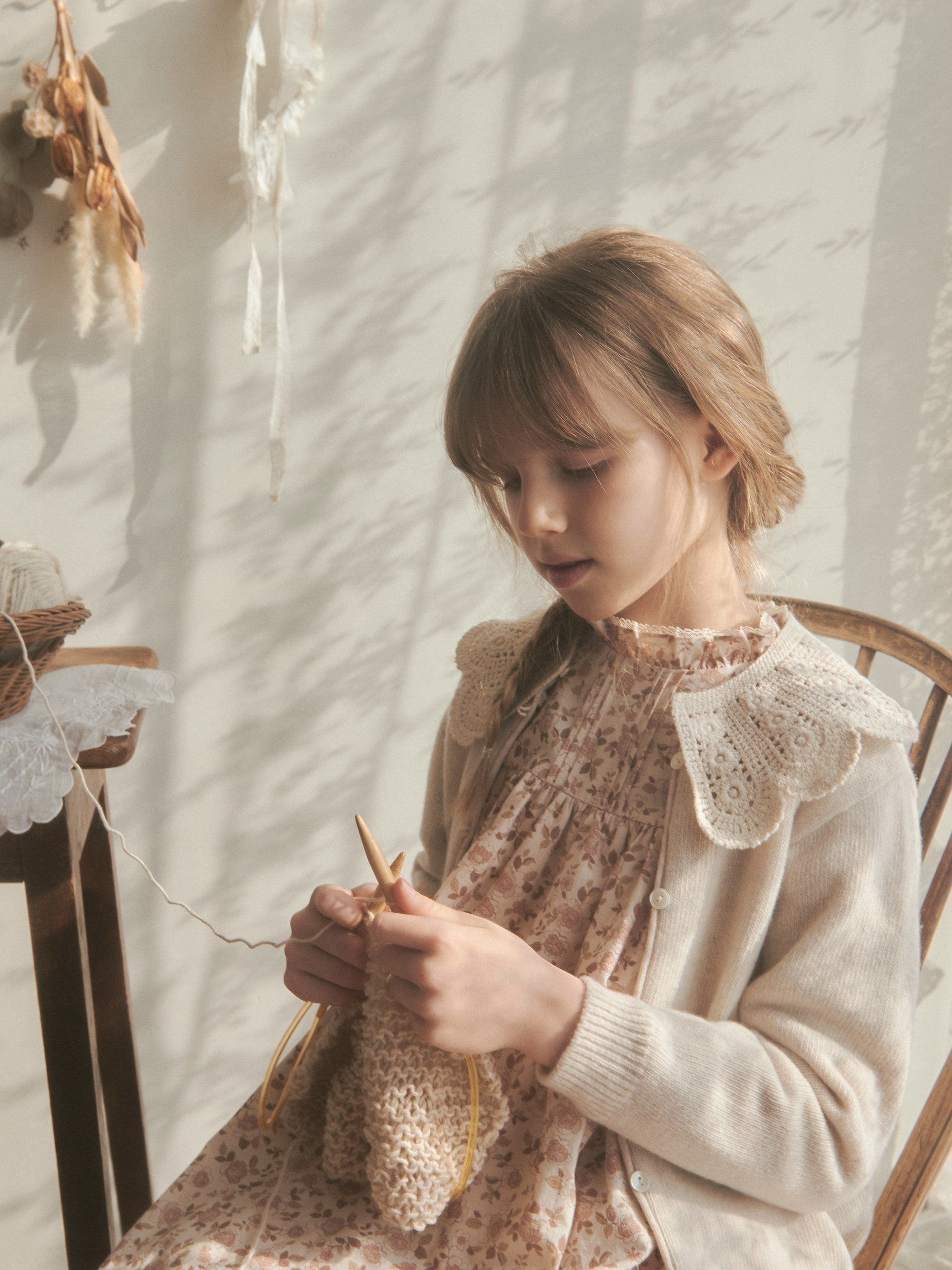Girls White Knit Detachable Collar