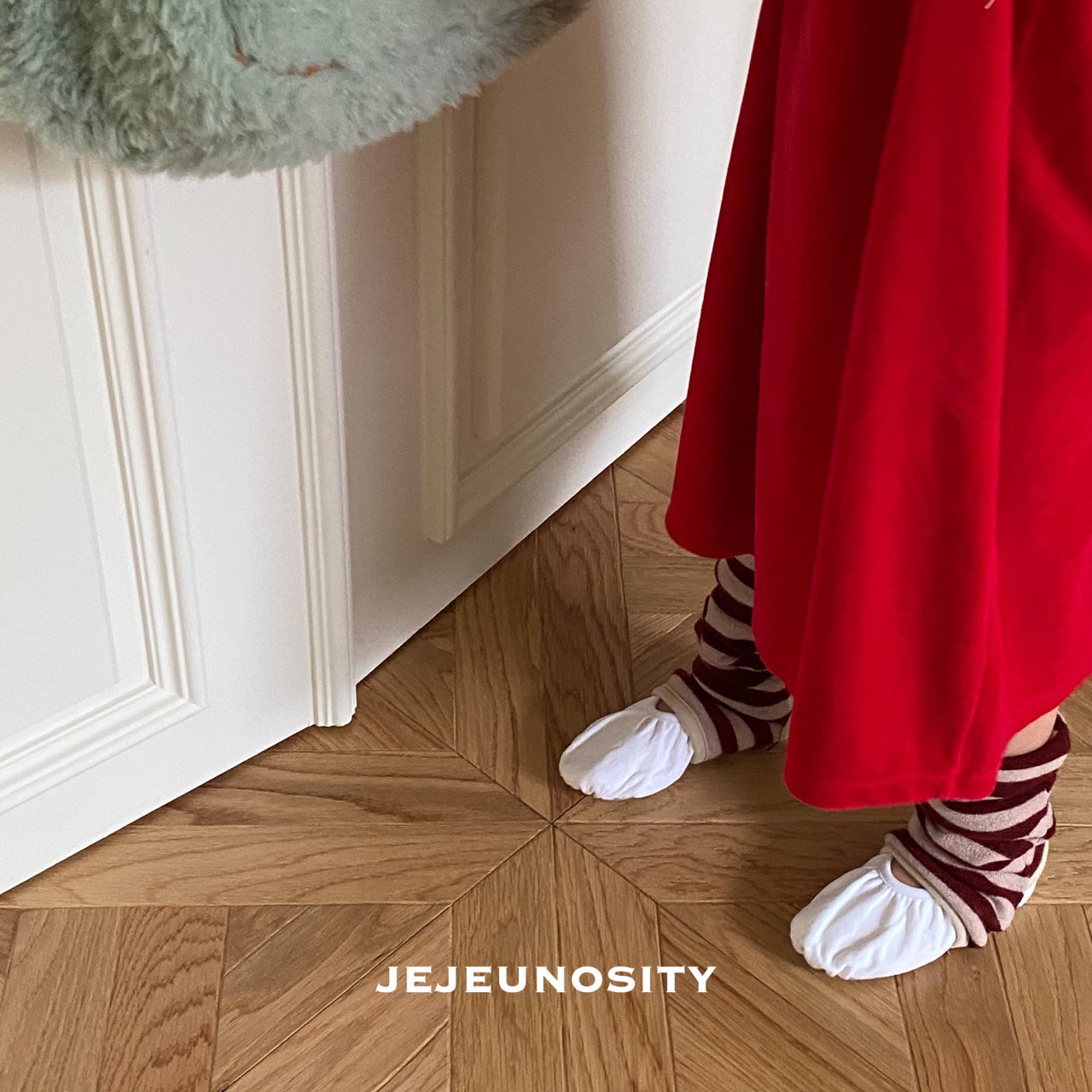 Boys & Girls Red Stripes Warm Up Socks