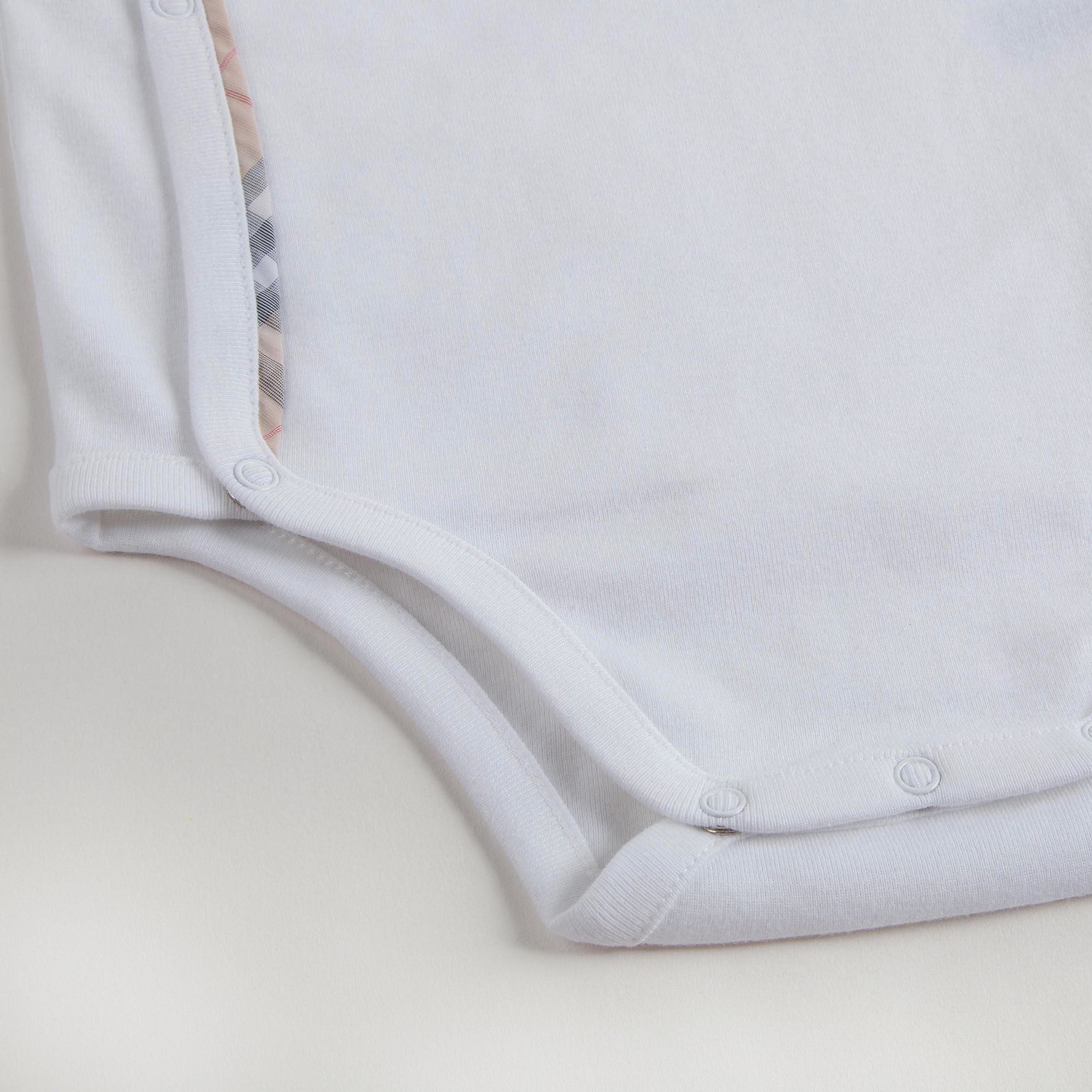 Baby White Boxed Gift Set With Bodysuit, Hat & Bib - CÉMAROSE | Children's Fashion Store - 16