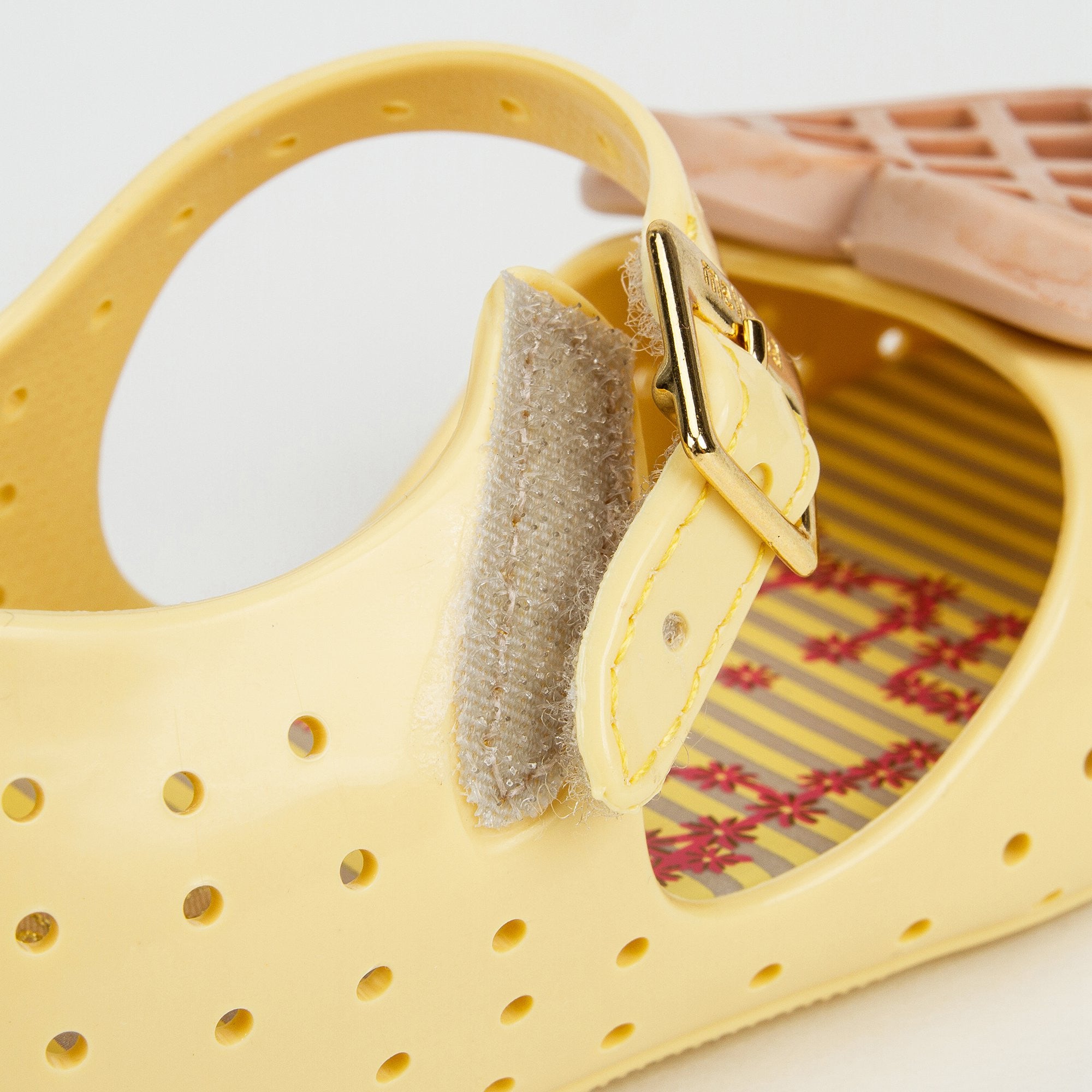 Girls Yellow Heart Jelly Shoes
