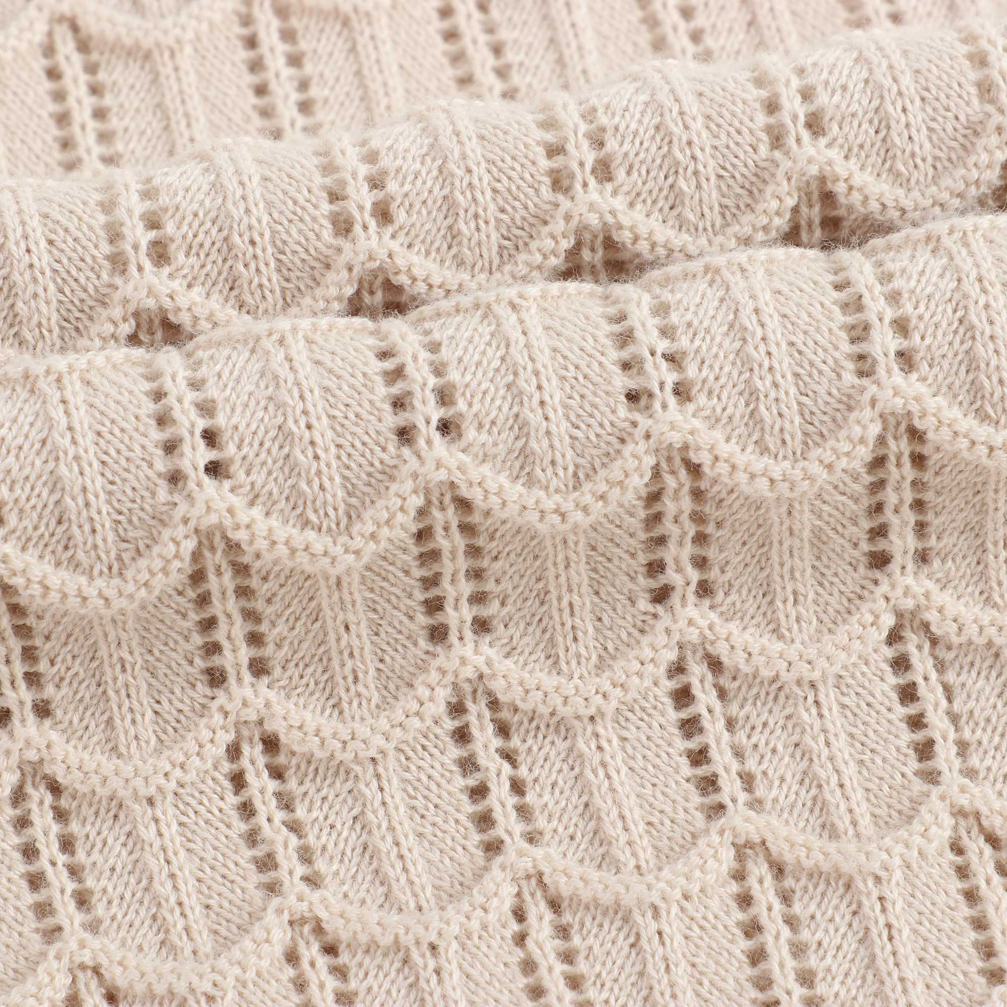 女童米白色针织马甲