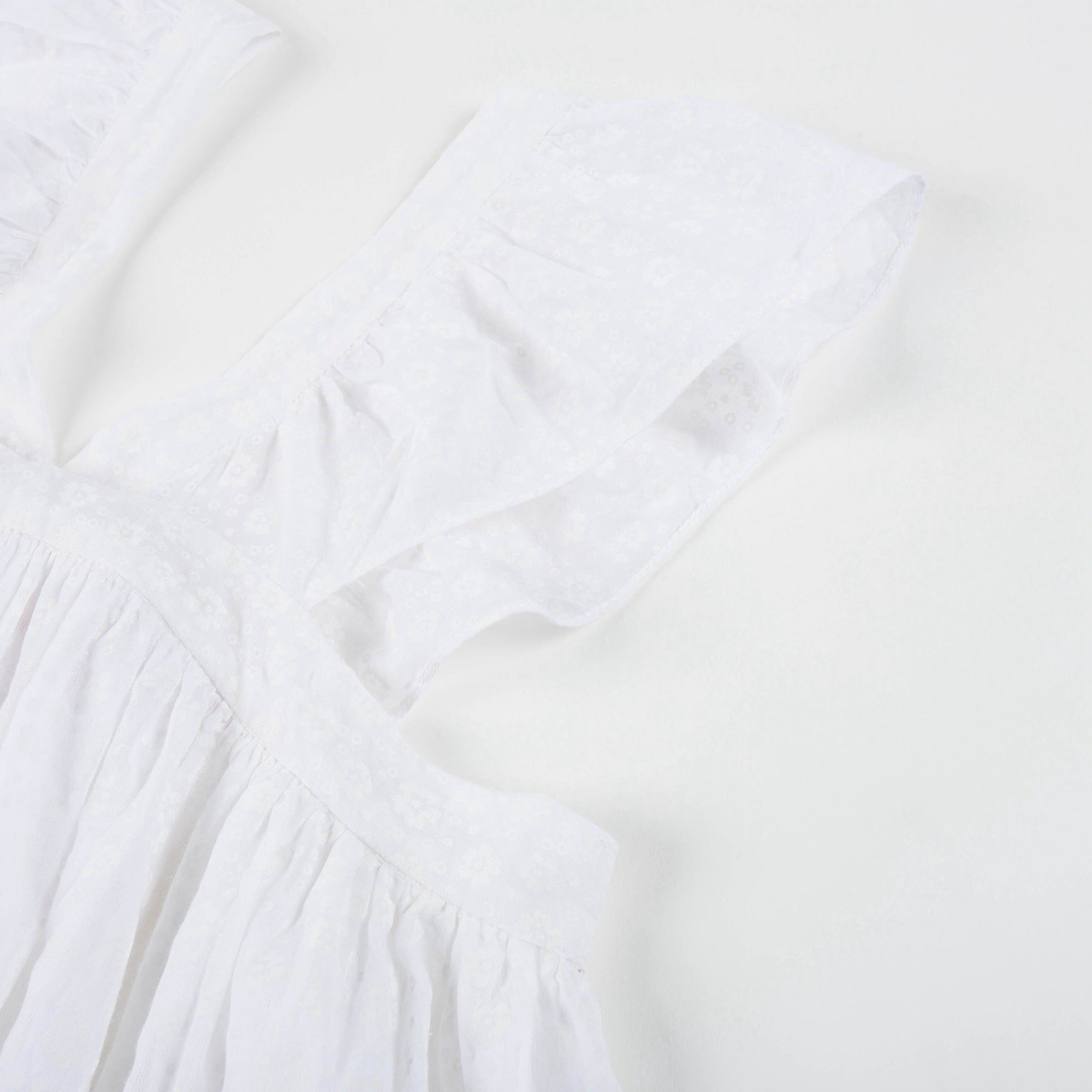 女童白色吊带连衣裙