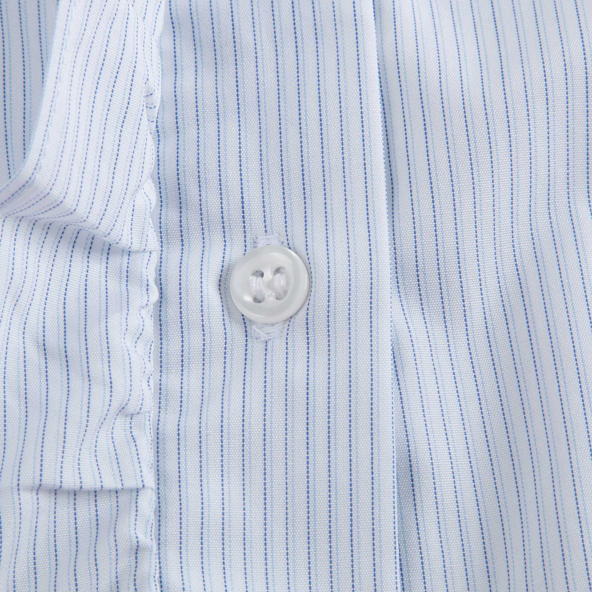 女童浅蓝色衬衫