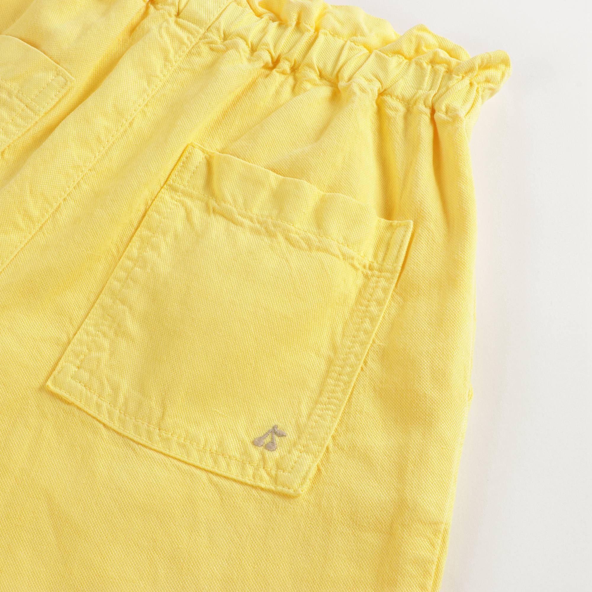 女童黄色短裤