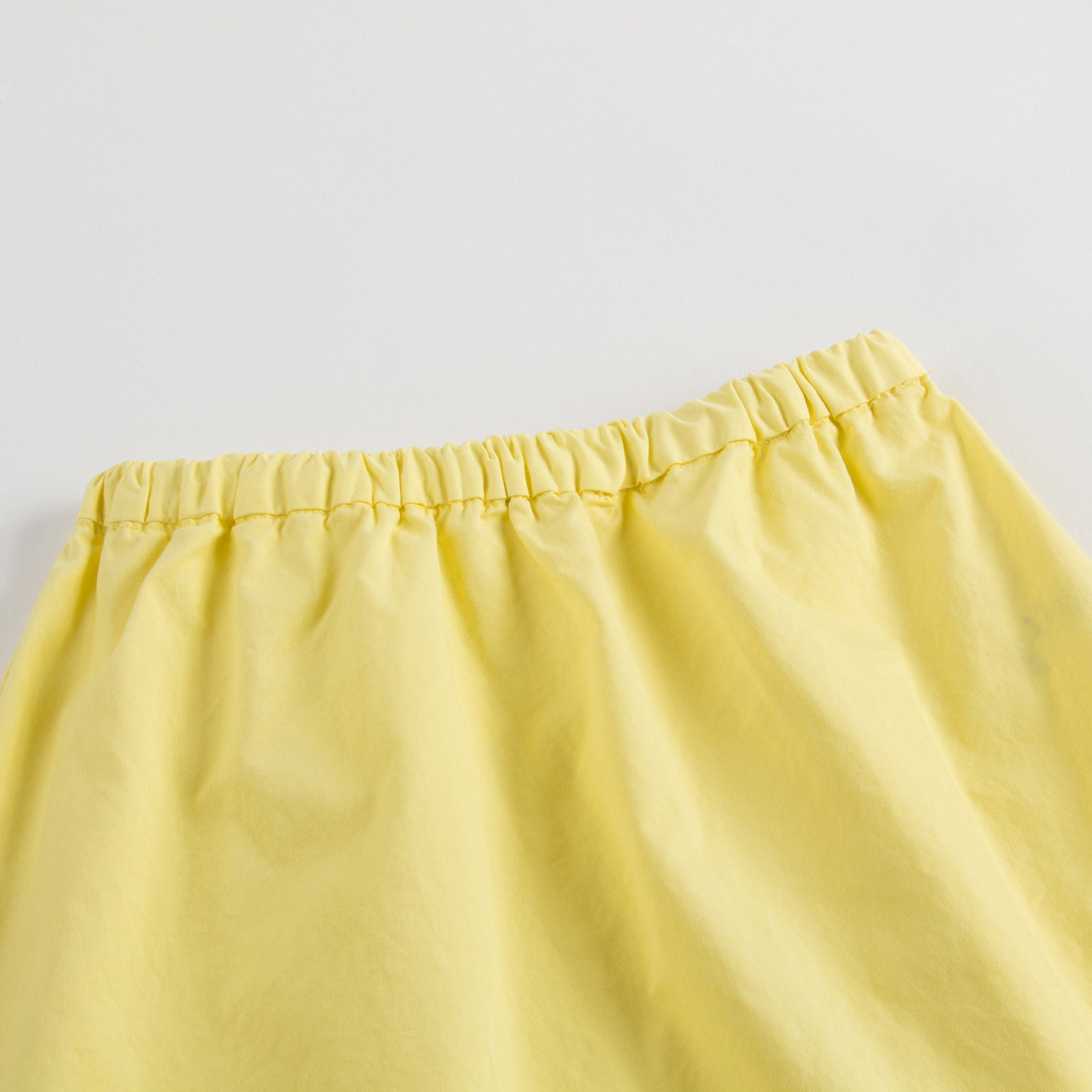 女小童黄色裤子