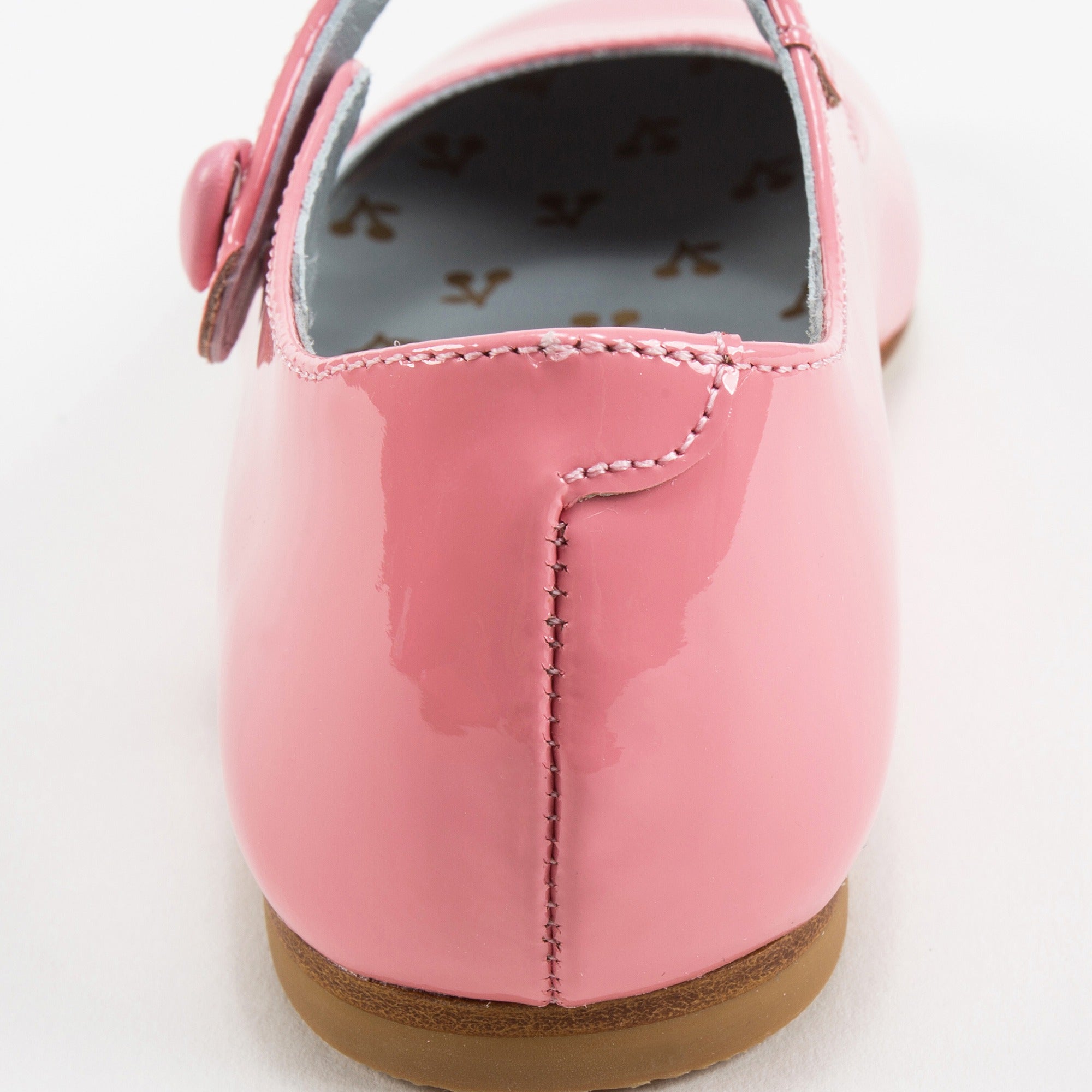 女童粉色皮鞋